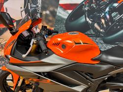 2022 Yamaha YZF-R3 VIVID ORANGE