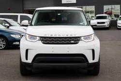 2017 Land Rover Discovery TD4 SE