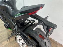 2025 Kawasaki ZR1000 GREEN
