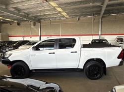 2018 Toyota
                Hilux SR