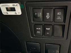 2018 Toyota
                Hilux SR