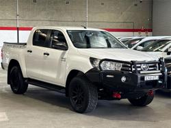 2018 Toyota
                Hilux SR