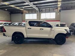 2018 Toyota
                Hilux SR