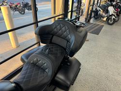 2023 INDIAN PURSUIT DARK HORSE PREMIUM BLACK