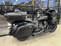 2023 INDIAN PURSUIT DARK HORSE PREMIUM BLACK
