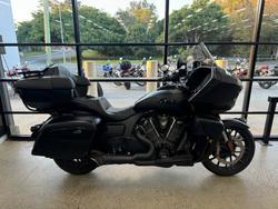 2023 INDIAN PURSUIT DARK HORSE PREMIUM BLACK