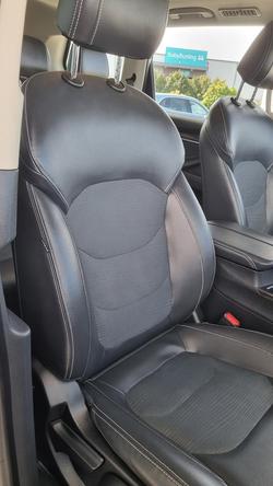 2022 LDV
                D90 