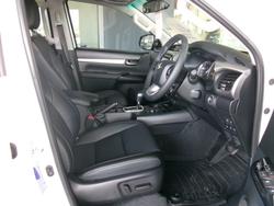 2025 Toyota
                Hilux SR5 48V