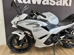 2025 Kawasaki NINJA 500 WHITE