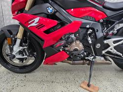 2022 BMW Motorrad S 1000 R RED