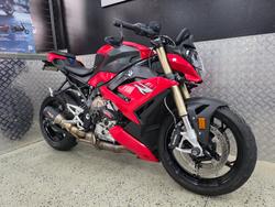 2022 BMW Motorrad S 1000 R RED