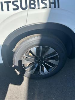 2025 Mitsubishi Outlander LS