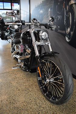 2025 Harley-davidson FXBR BREAKOUT (117) VIVID BLACK