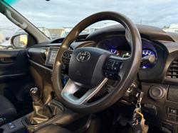 2020 Toyota
                Hilux SR
