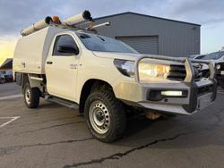 2020 Toyota
                Hilux SR