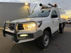 2020 Toyota
                Hilux SR