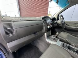 2013 Nissan
                Navara ST