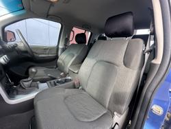 2013 Nissan
                Navara ST