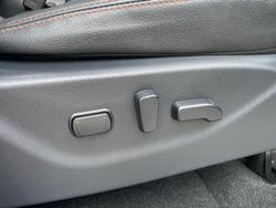 2020 Nissan Navara N-TREK D23 Series 4 4X4 Dual Range White Diamond