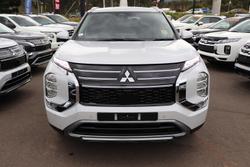 2025 Mitsubishi Outlander LS