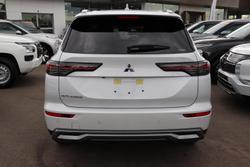 2025 Mitsubishi Outlander LS