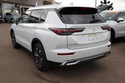 2025 Mitsubishi Outlander LS