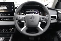 2025 Mitsubishi Outlander LS