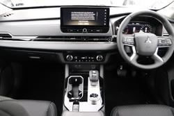 2025 Mitsubishi Outlander LS