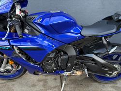 2025 Yamaha YZF-R1 BLUE