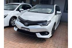 2015 Toyota
                Corolla ZR