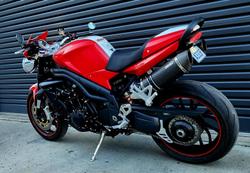 2010 Triumph Speed Triple 1050 SE Speed Triple Red