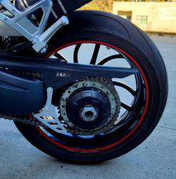 2010 Triumph Speed Triple 1050 SE Speed Triple Red
