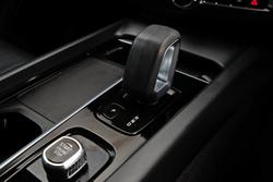 2021 Volvo XC60 B5 Momentum MY22 AWD Ice White