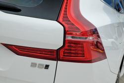 2021 Volvo XC60 B5 Momentum MY22 AWD Ice White