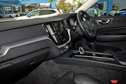 2021 Volvo XC60 B5 Momentum MY22 AWD Ice White