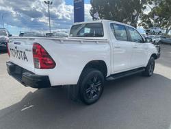 2024 Toyota Hilux SR