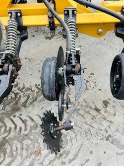 2013 SERAFIN ULTISOW S18 60 BI FOLD SINGLE DISC AIR SEEDER Used YELLOW