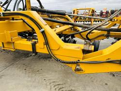 2013 SERAFIN ULTISOW S18 60 BI FOLD SINGLE DISC AIR SEEDER Used YELLOW