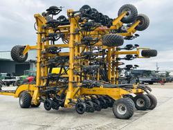 2013 SERAFIN ULTISOW S18 60 BI FOLD SINGLE DISC AIR SEEDER Used YELLOW