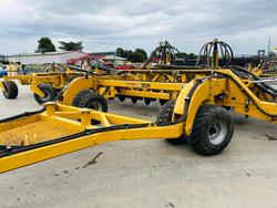 2013 SERAFIN ULTISOW S18 60 BI FOLD SINGLE DISC AIR SEEDER Used YELLOW