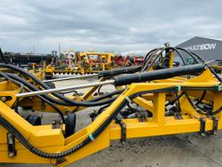 2013 SERAFIN ULTISOW S18 60 BI FOLD SINGLE DISC AIR SEEDER Used YELLOW