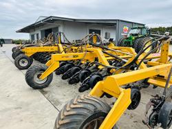2013 SERAFIN ULTISOW S18 60 BI FOLD SINGLE DISC AIR SEEDER Used YELLOW