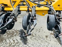 2013 SERAFIN ULTISOW S18 60 BI FOLD SINGLE DISC AIR SEEDER Used YELLOW