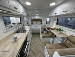 2025 Supreme 2000_R_K1e1_T Classic Tourer 20'
