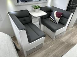 2025 Supreme 1800_R_K1e3_S Classic Tourer 18'