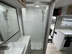 2025 Supreme 1800_R_K1e3_S Classic Tourer 18'