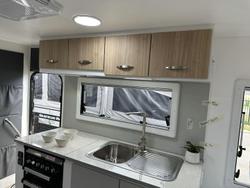 2025 Supreme 1800_R_K1e3_S Classic Tourer 18'