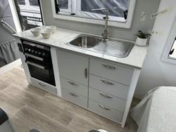 2025 Supreme 1800_R_K1e3_S Classic Tourer 18'