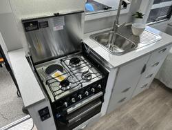 2025 Supreme 1800_R_K1e3_S Classic Tourer 18'