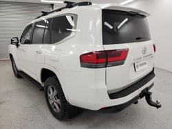 2022 Toyota Landcruiser Sahara FJA300R 4X4 Dual Range Crystal Pearl